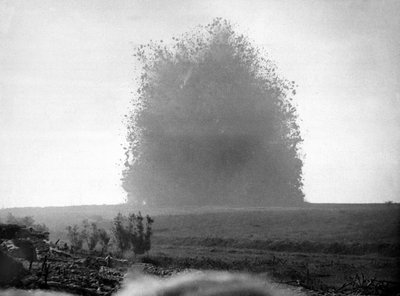 Detonazione di una mina da English Photographer